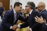 Moreno limita el alcance de la 'prioridad nacional' pactada con Vox: "Es mentira que se vaya a dejar a migrantes sin sanidad o a los niños se los vaya a desescolarizar"
