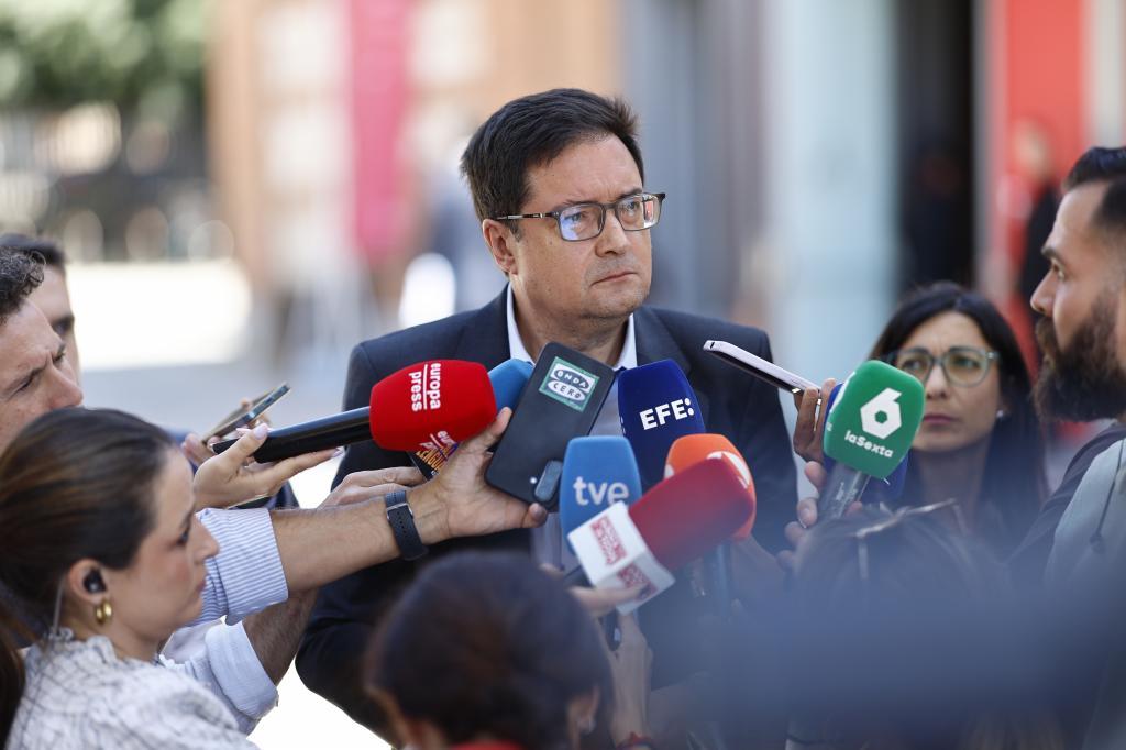 Óscar López se enfrentará a la abogada Silvia López Quivira en las primarias del PSOE madrileño