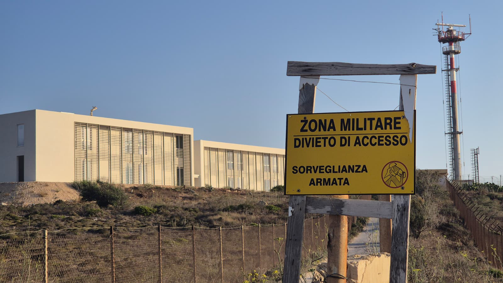 Lampedusa, de símbolo de acogida a isla de expulsión de inmigrantes