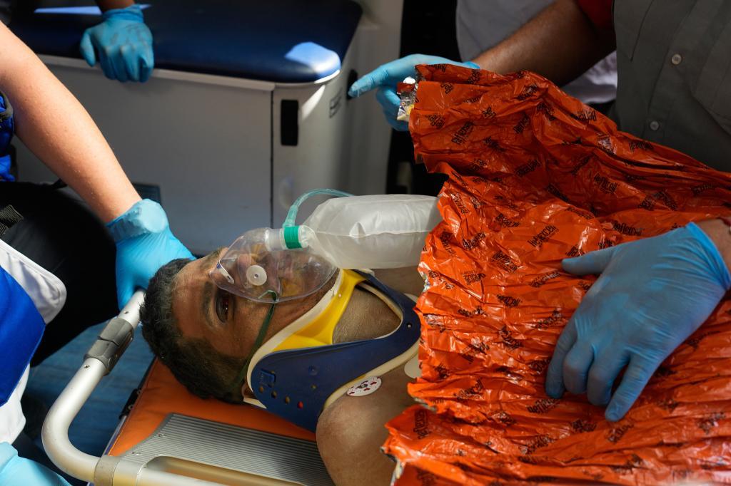 Las familias luchan por mantener viva la esperanza tras nueve días de los terremotos en Venezuela, que dejan ya 2.954 muertos