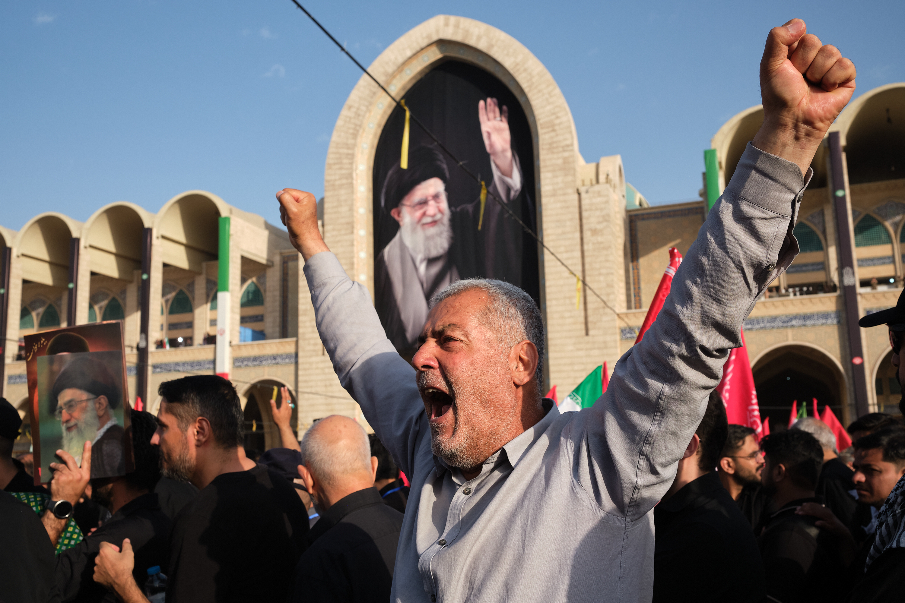 Irán inicia el funeral de varios días del líder supremo Alí Jamenei, muerto en la guerra