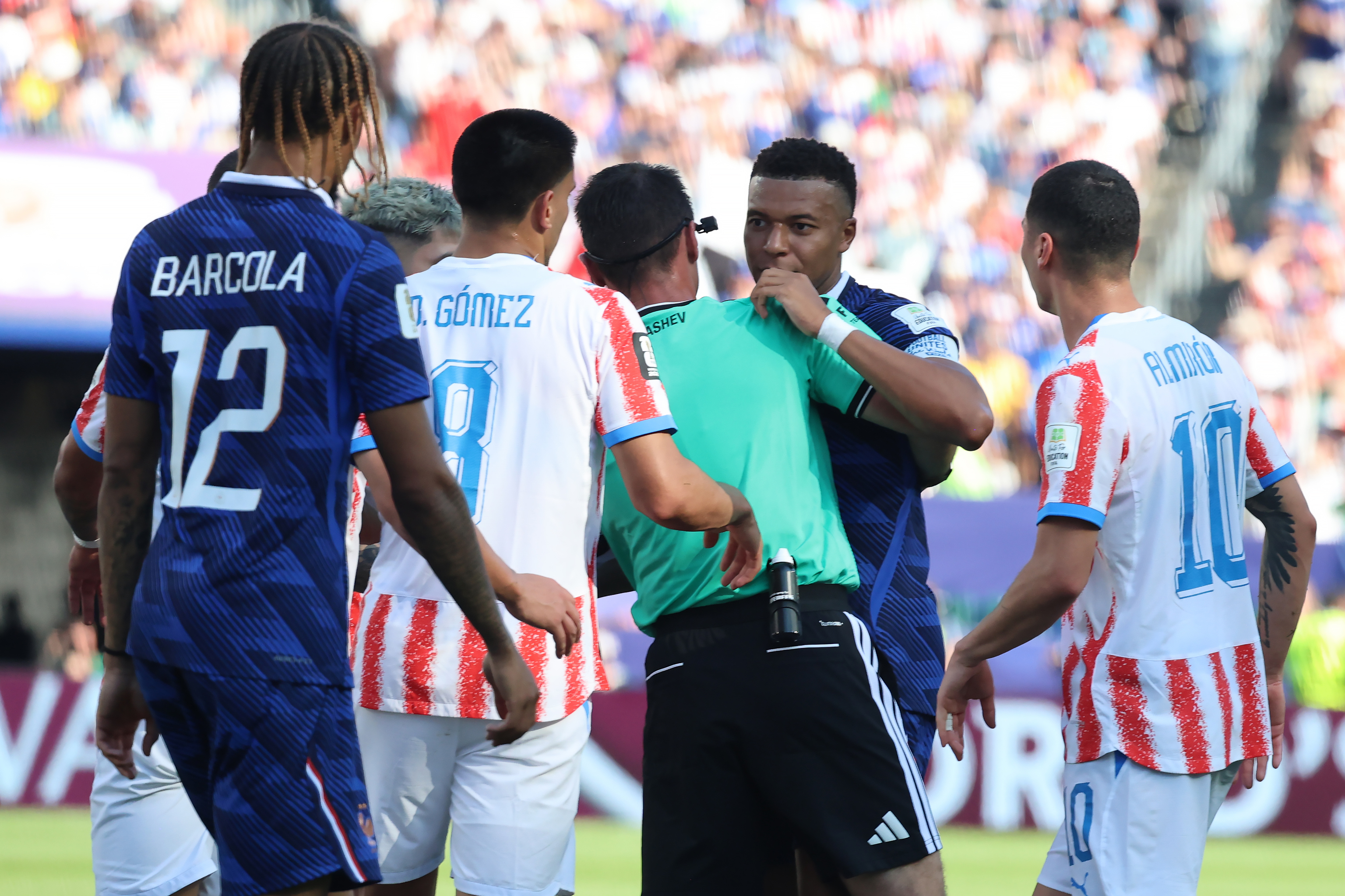 La "guerra sucia" del Paraguay-Francia que enfureció a Mbappé: "Pensaban que íbamos de esmoquin, pero también sabemos bajar al barro"