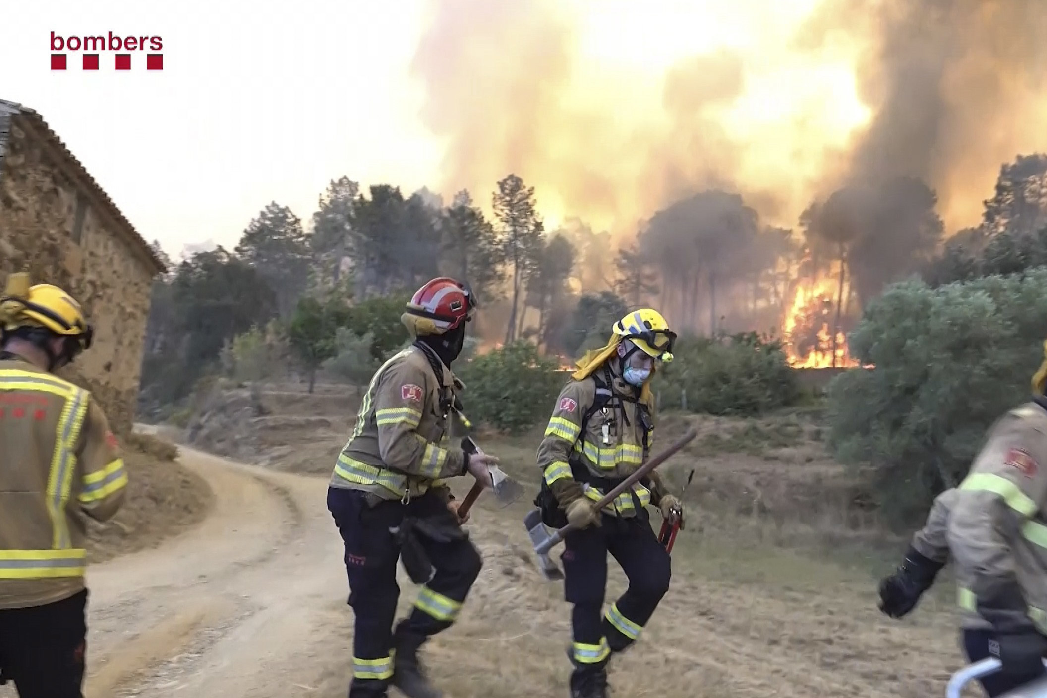 La Generalitat levanta el confinamiento por el incendio en el macizo de Les Gavarres y permite el regreso de los vecinos evacuados