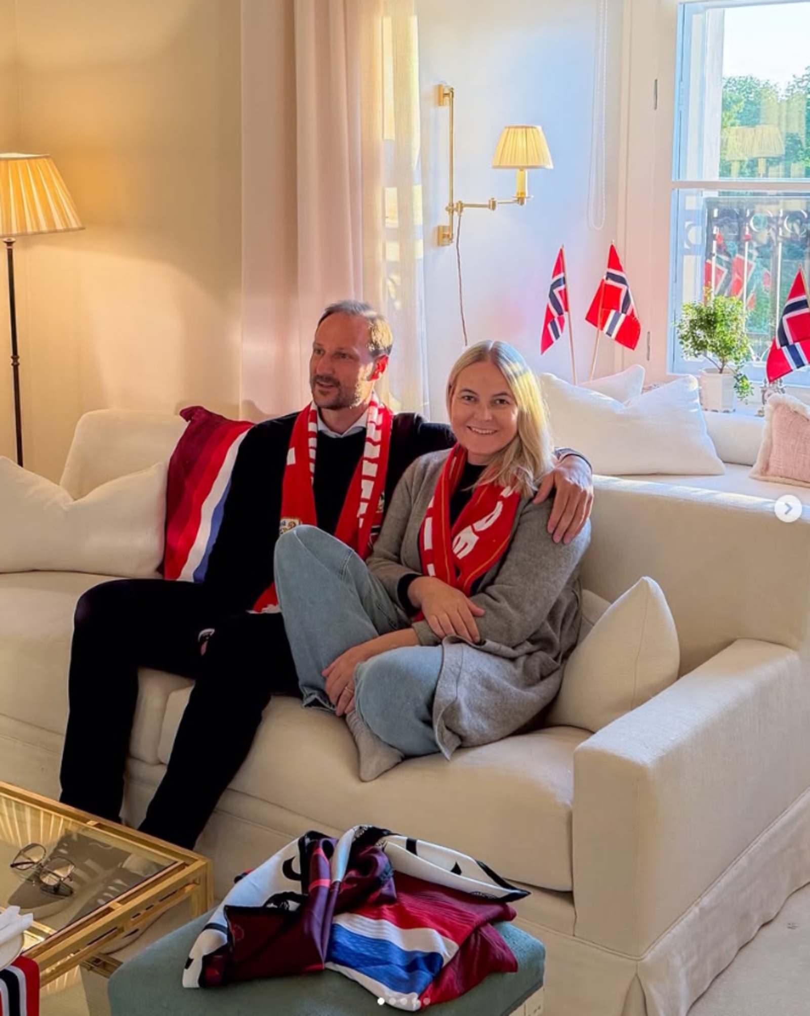 La histórica noche de la familia real de Noruega: del esperado regreso de Mette-Marit tras el trasplante al abrazo viral de Ingrid con Haaland sin camiseta