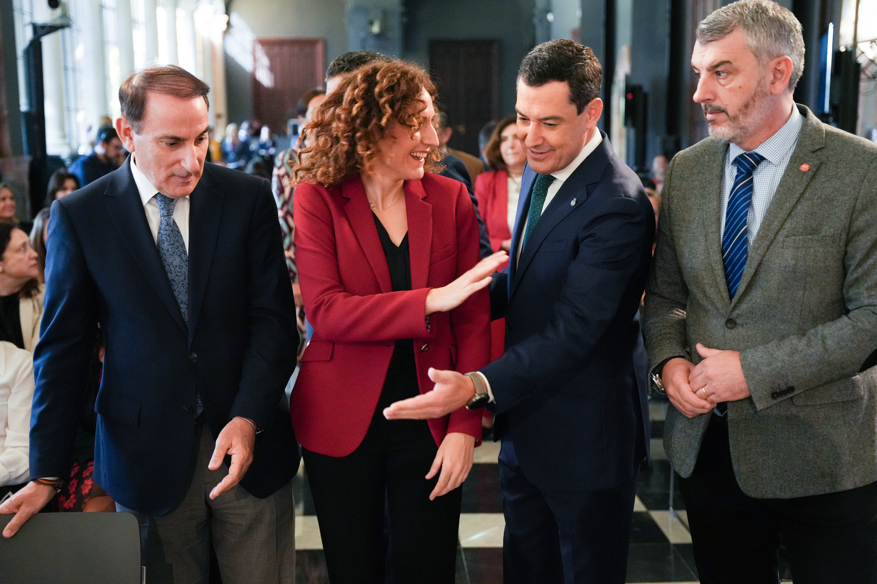 El pacto PP-Vox amenaza la concertación social en Andalucía: El tijeretazo del 50% en las subvenciones pone en pie de guerra a los sindicatos