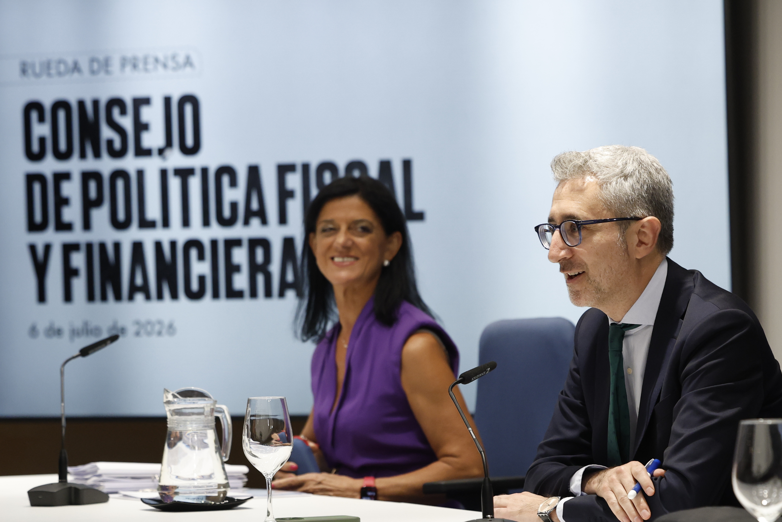 El Gobierno se abre por primera vez a dejar a unas comunidades tener más déficit que a otras para satisfacer a Cataluña