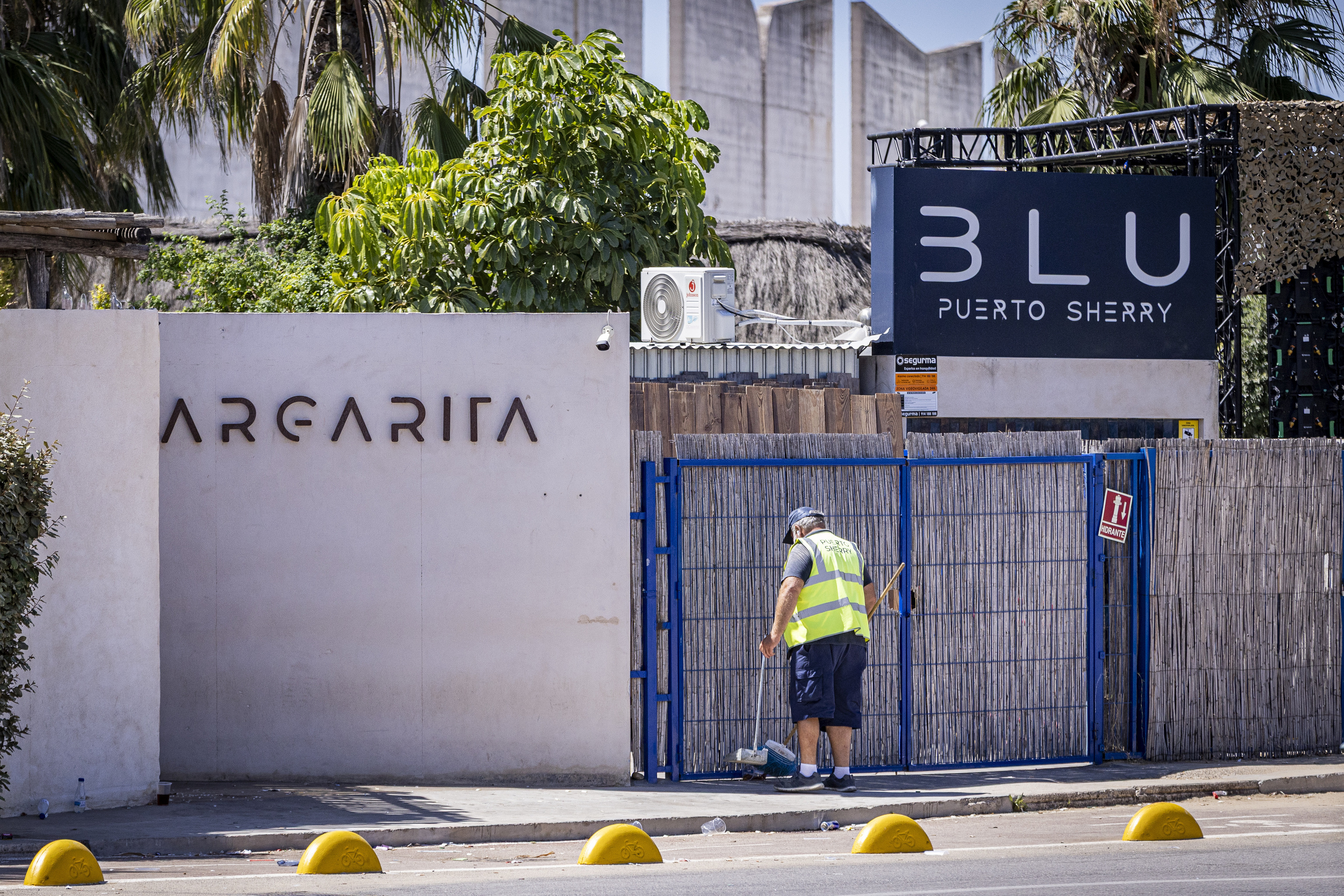Puerto Sherry, día uno tras el fin del "mejor tardeo de España" por orden judicial: "El cierre es un bajón tremendo"
