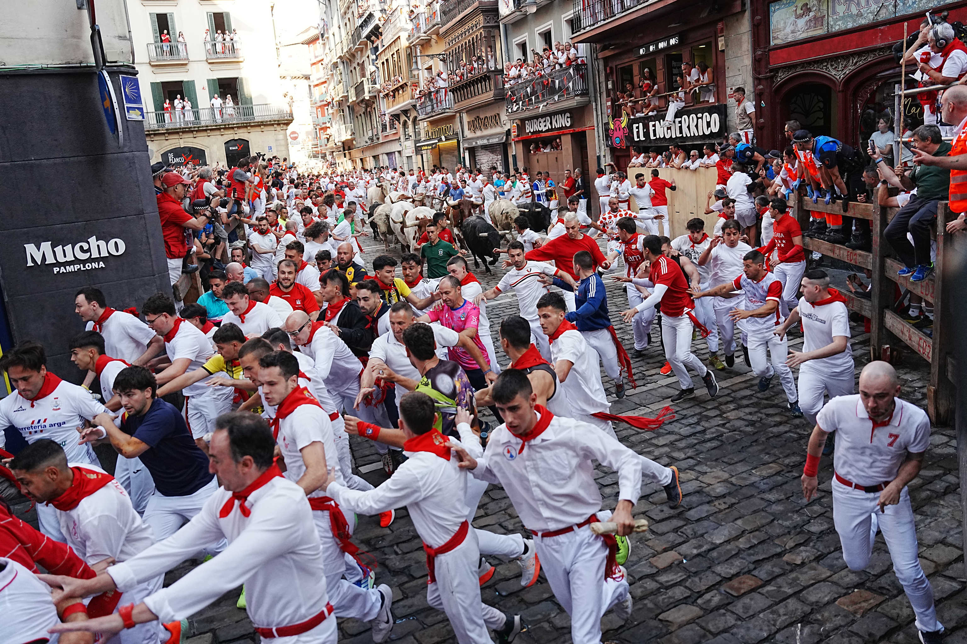 Emoción y nobleza de Fuente Ymbro en un encierro veloz