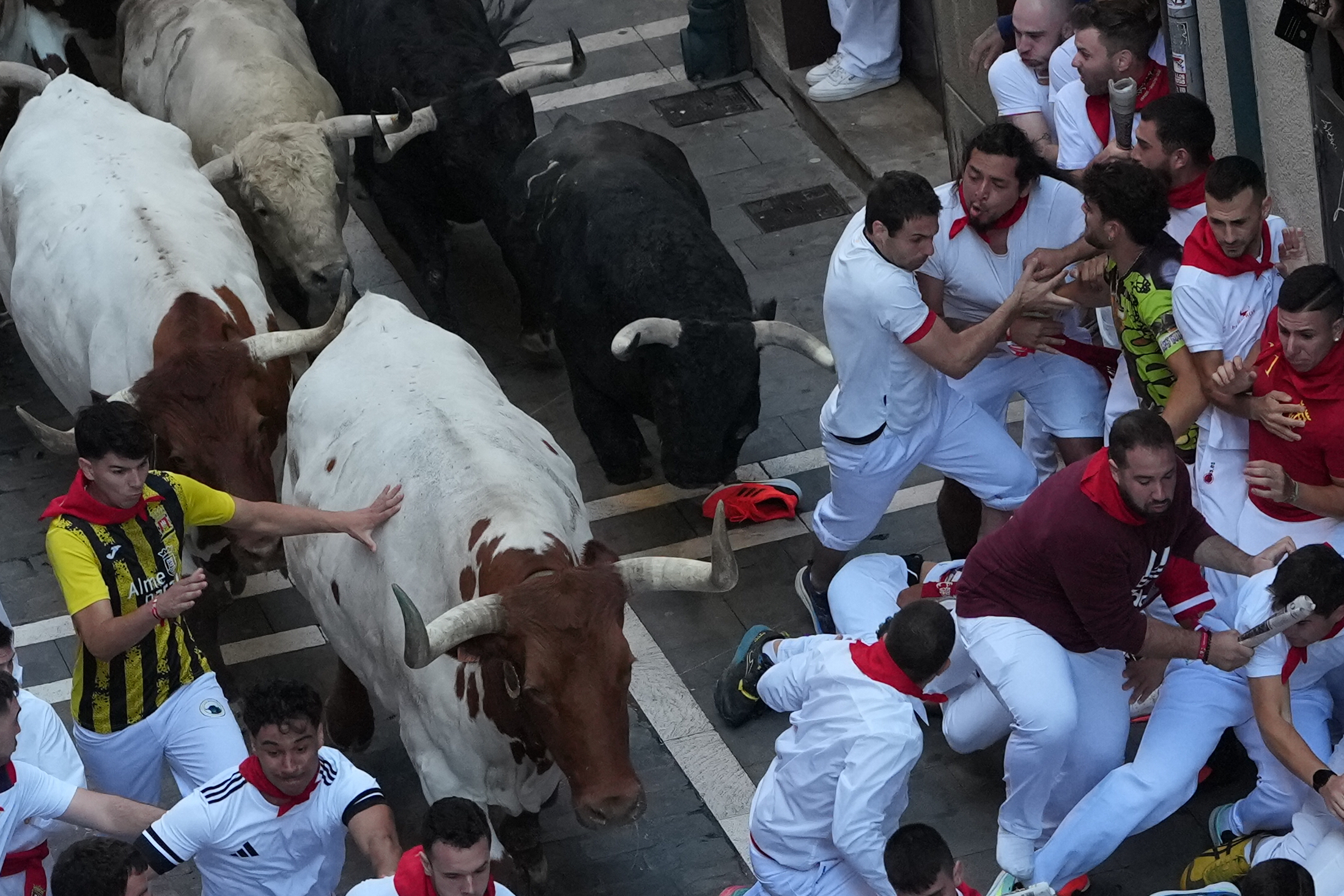 Primer encierro de San Fermín 2026: emoción y nobleza de Fuente Ymbro en un encierro veloz