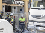 93 vecinos de Barcelona tendrán que pasar la noche fuera de sus hogares tras ser desalojados por un socavón repentino de ocho metros en la vía pública