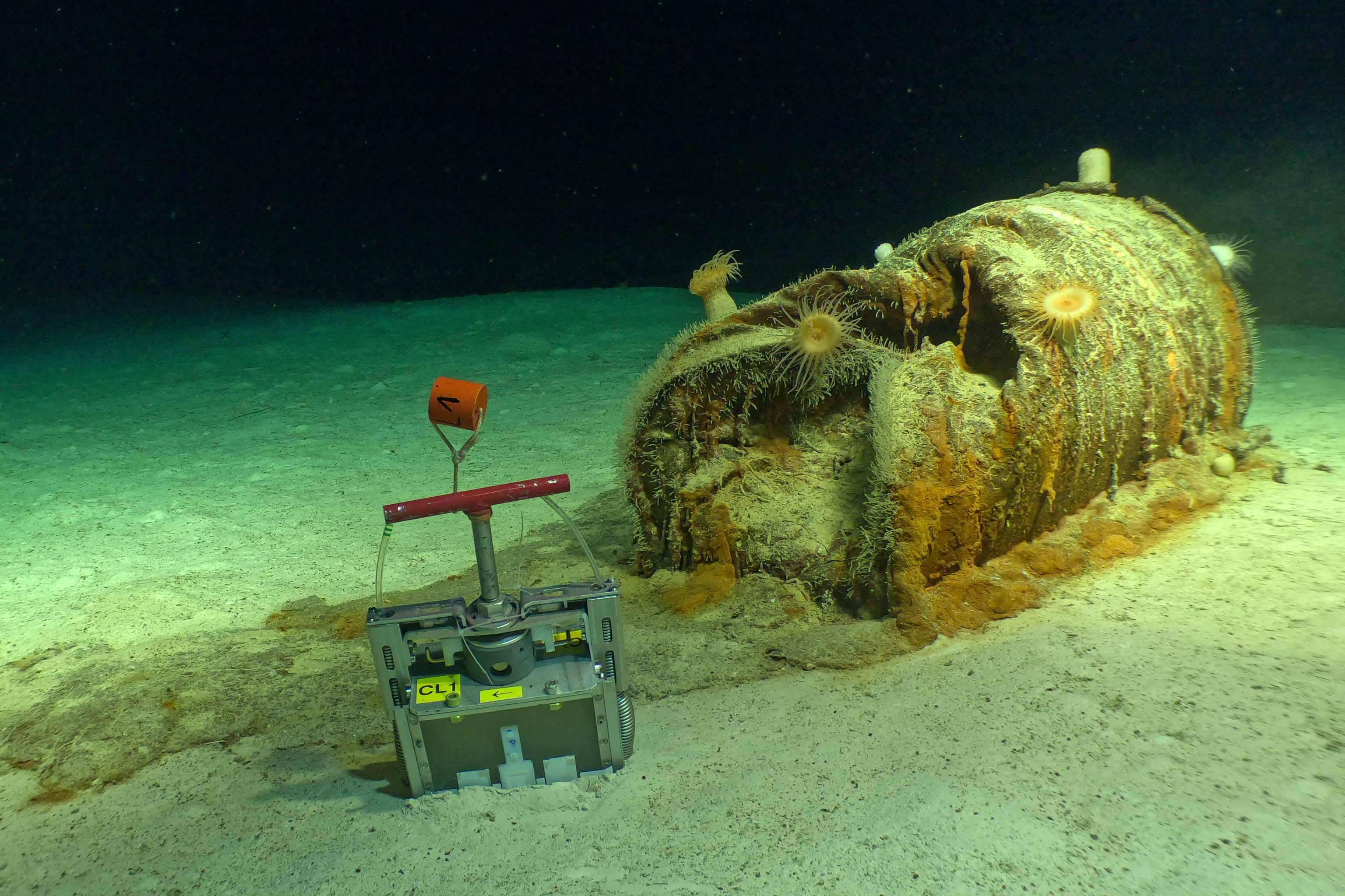 Los bidones radiactivos de la Fosa Atlántica sufren fugas alarmantes y el BNG exige su retirada urgente