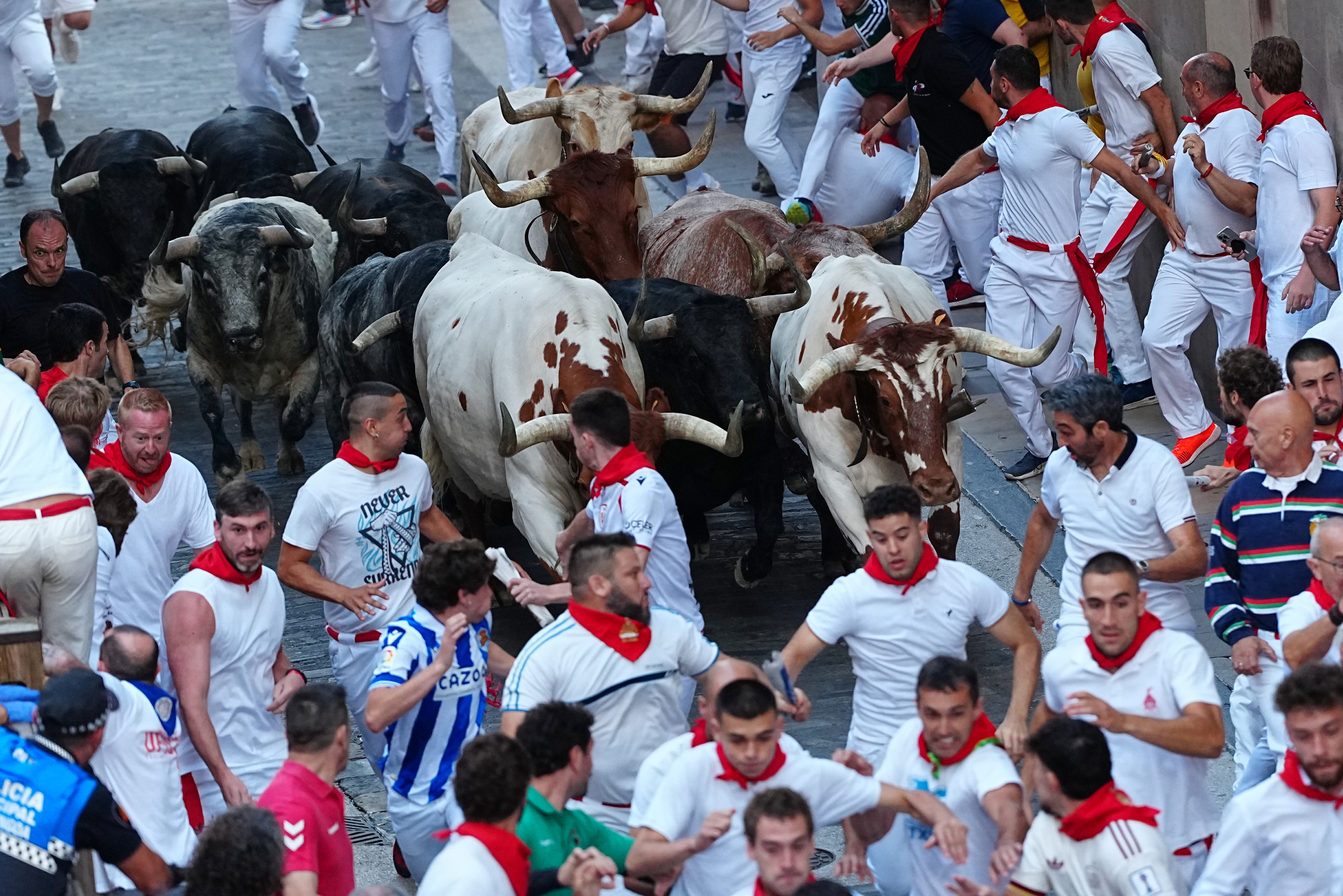 Segundo encierro de San Fermín: Cebada no hace honor a su leyenda negra