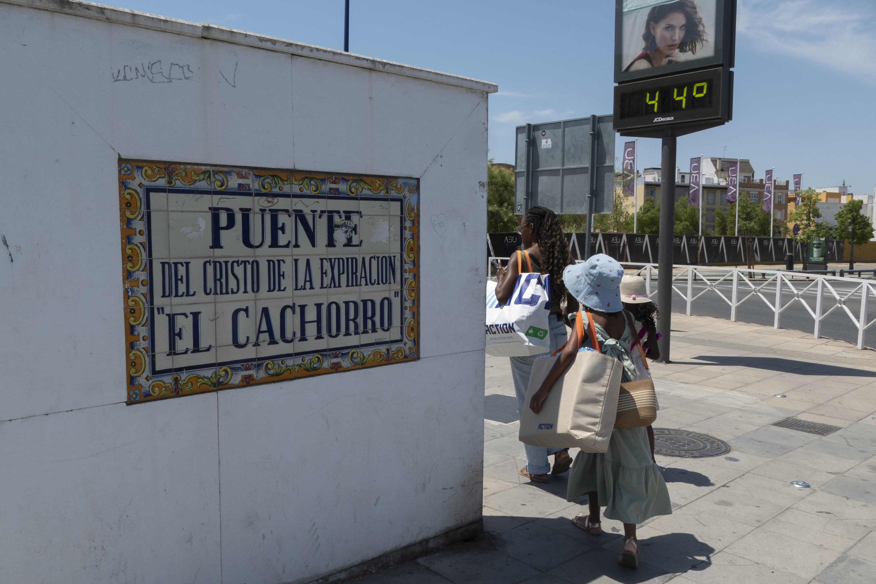 Muere un trabajador de 48 años en Sevilla tras sufrir un golpe de calor en plena calle