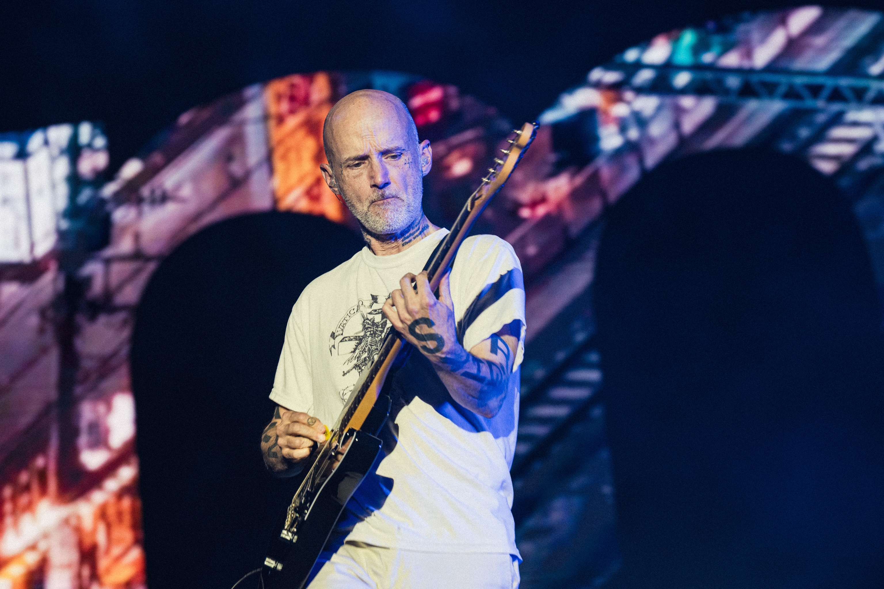 Moby deja fluir su mensaje techno con fogonazos raveros y también con conciencia animal y anti-Trump, "el peor presidente de los Estados Unidos"