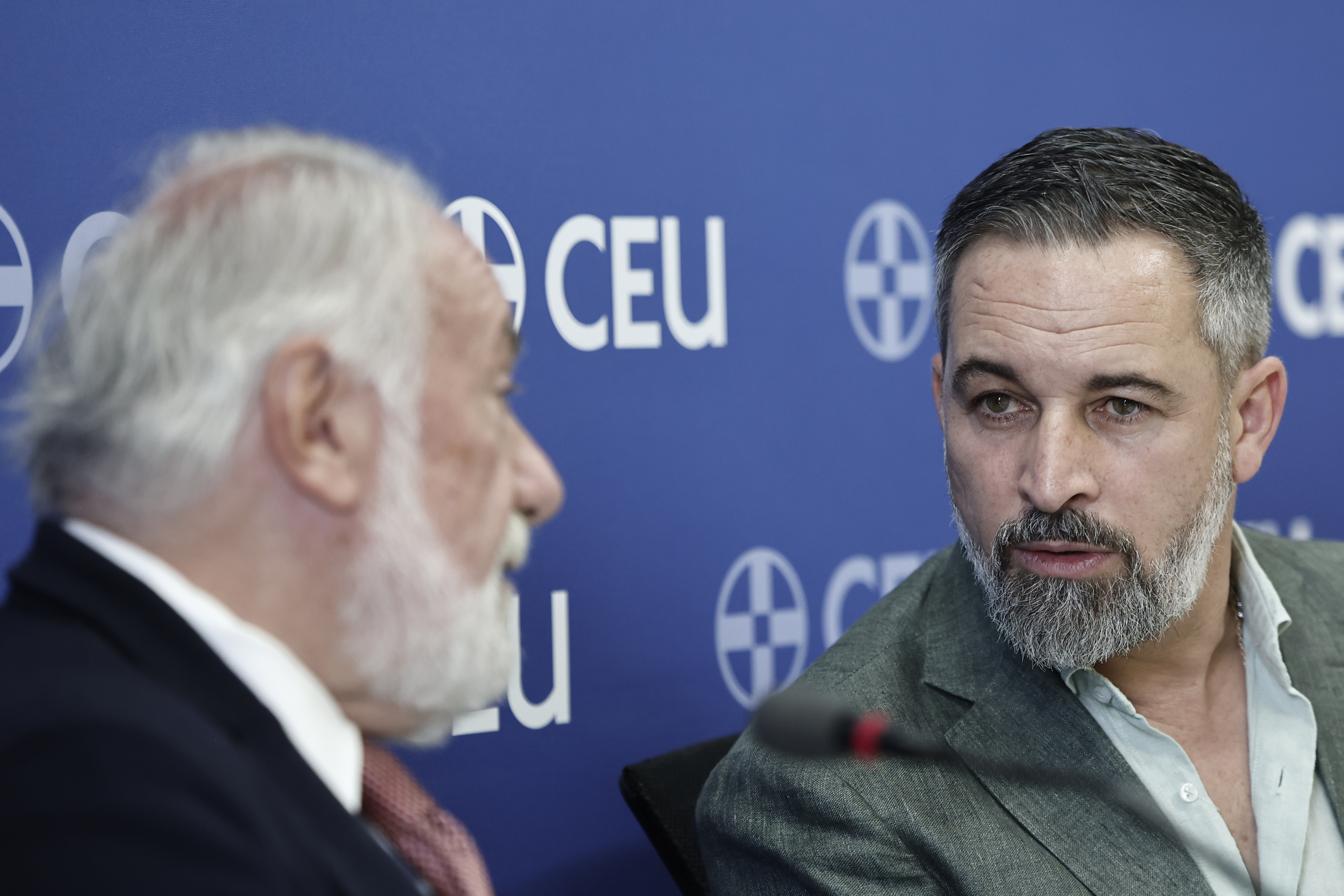 Abascal reclama un referéndum sobre la regularización de inmigrantes y las "nacionalizaciones masivas" de Gobierno