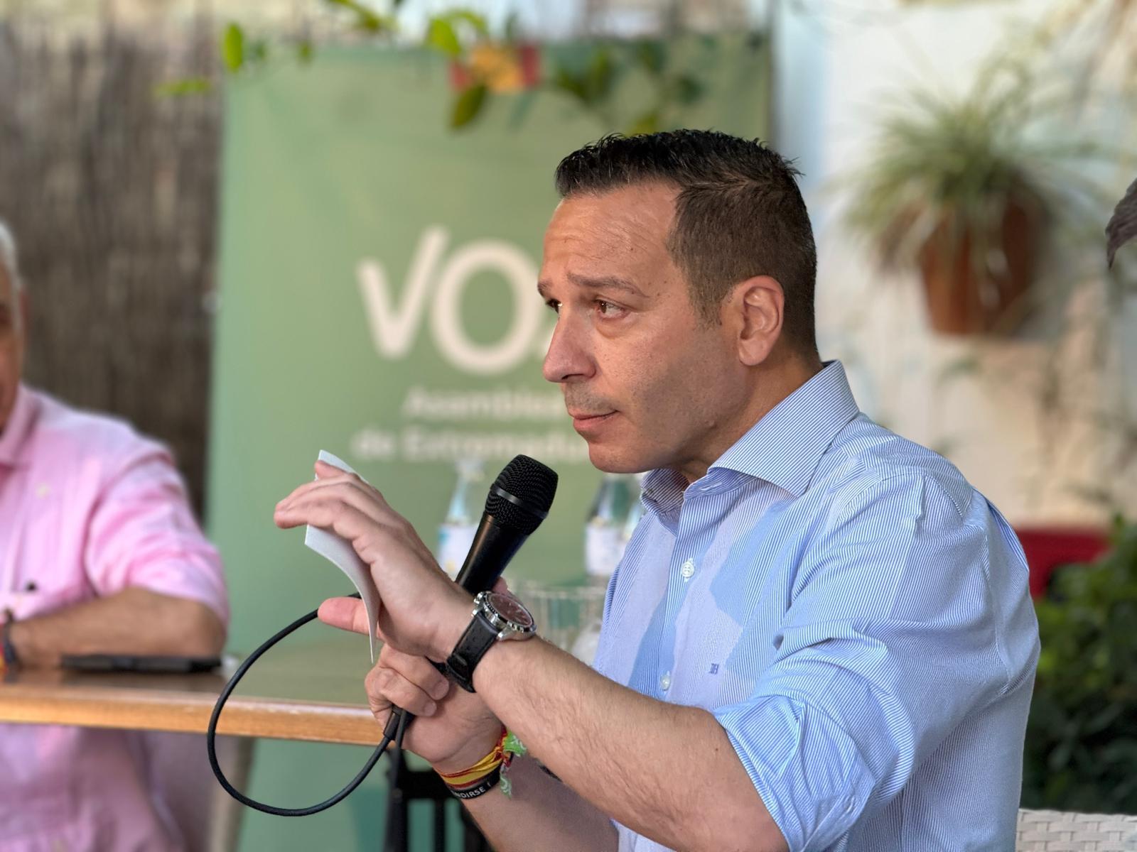 El principal alto cargo de Vox en la Consejería de Desregulación de Vox en Extremadura deja el puesto mes y medio después de su nombramiento