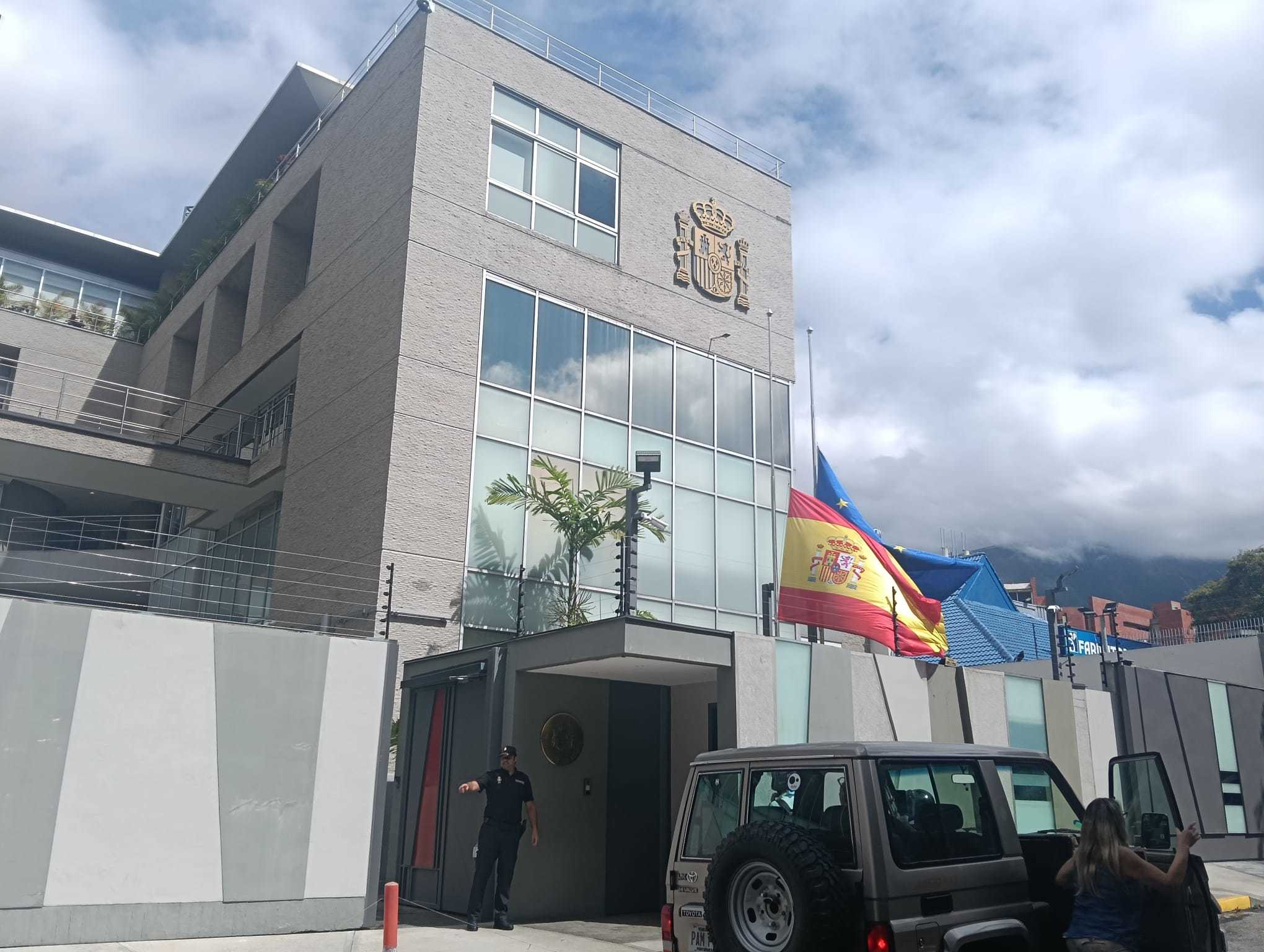 Desalojan por precaución la Embajada de España en Venezuela