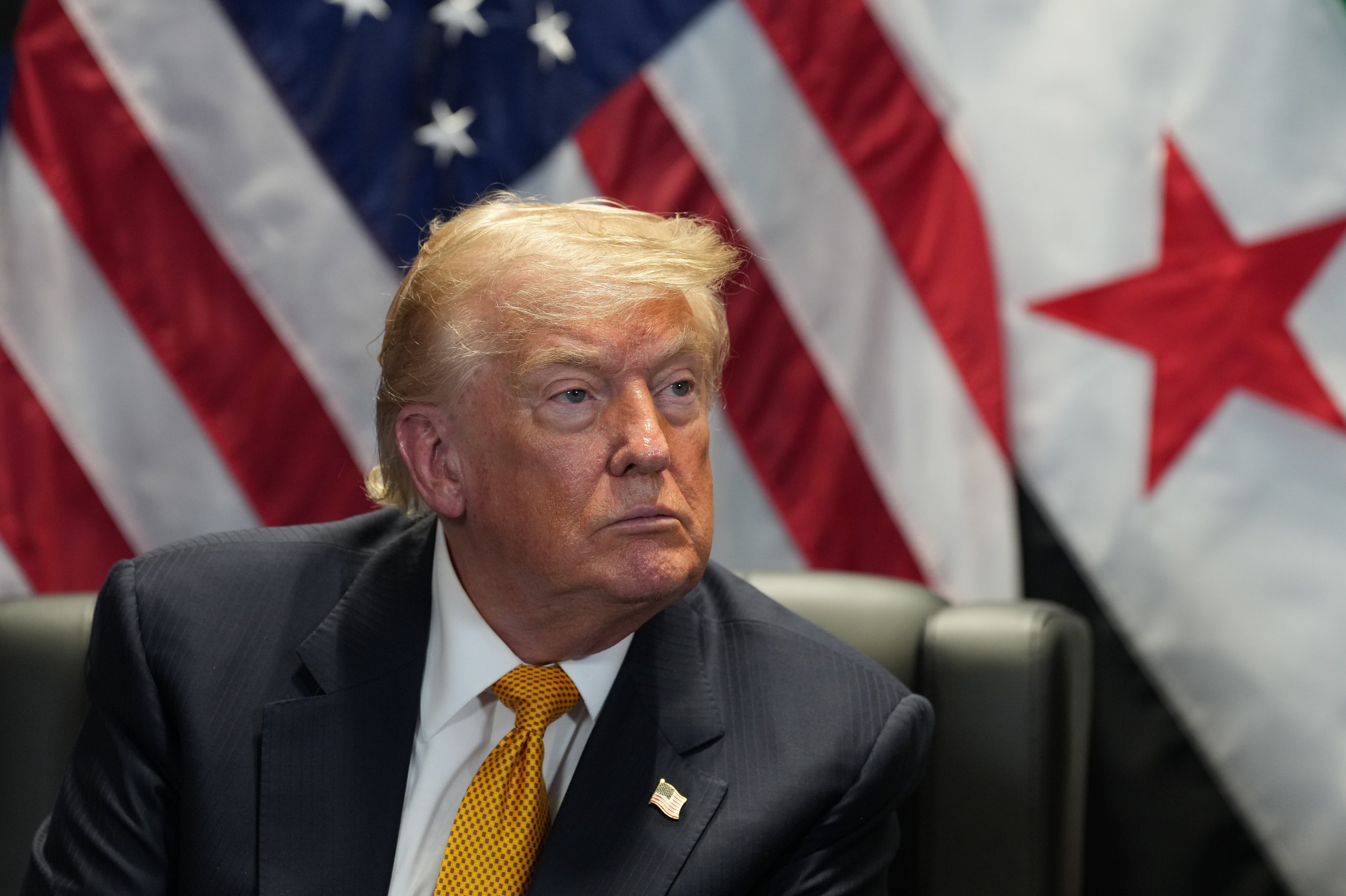 Dentro de la decisión de Trump en el Despacho Oval de romper el alto el fuego con Irán