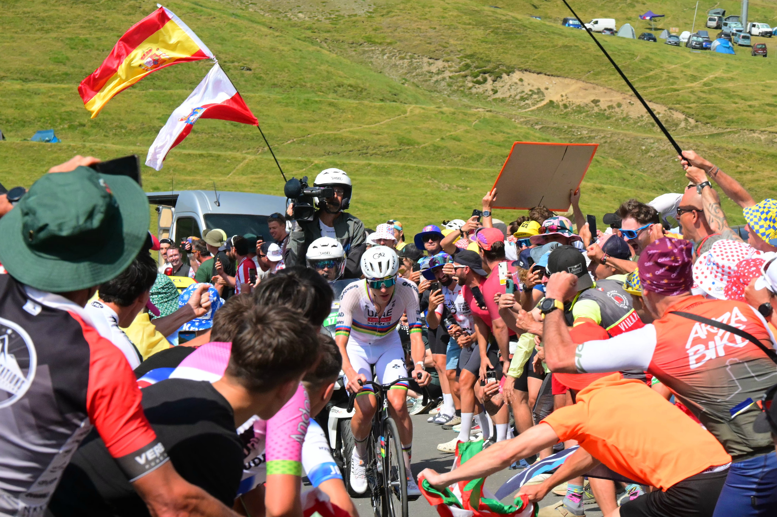 Un majestuoso Pogacar sacude el Tour en el Tourmalet