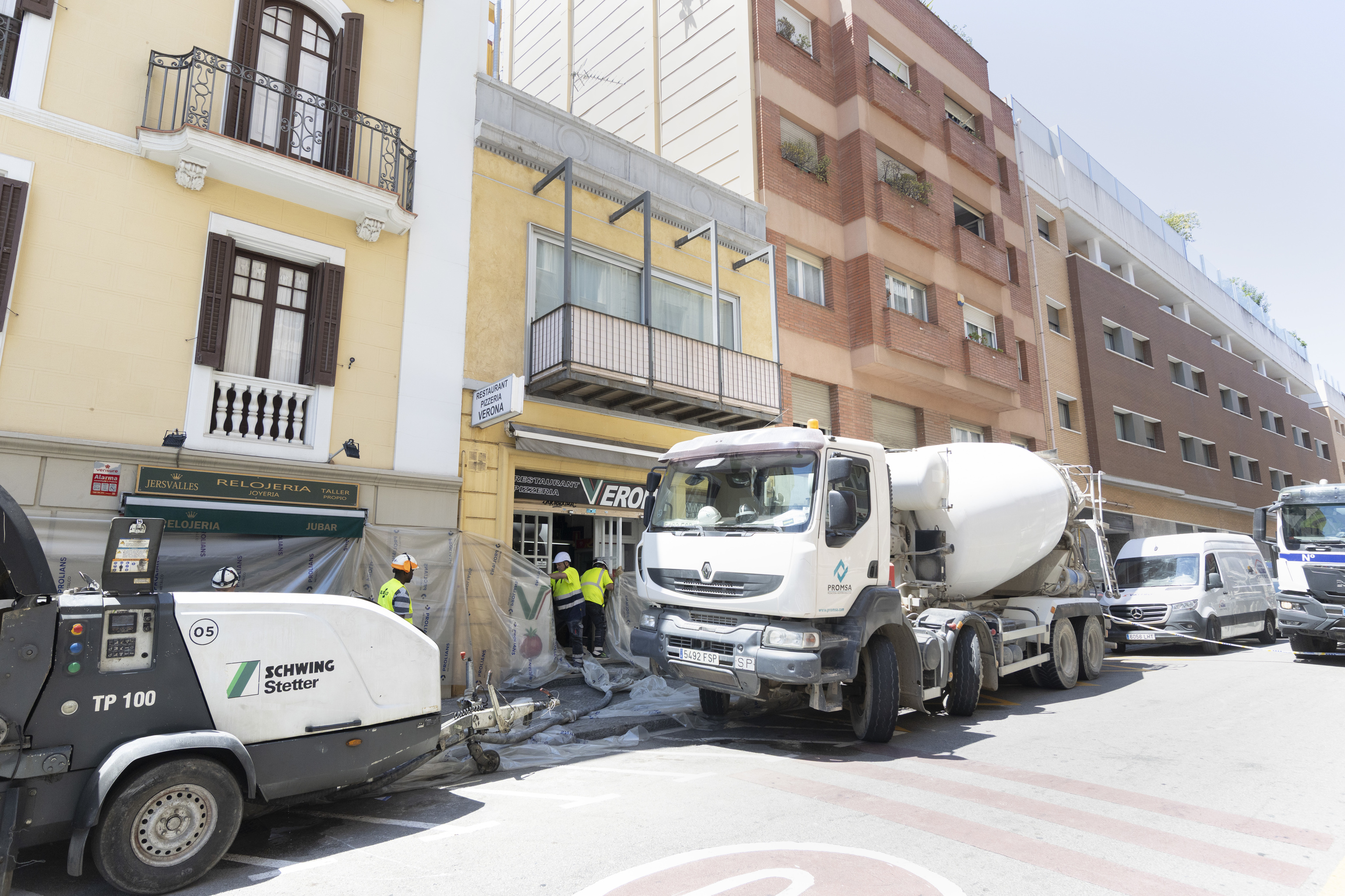 Los desalojados por el socavón del Putxet de Barcelona no podrán volver a sus casas "al menos" hasta el próximo viernes