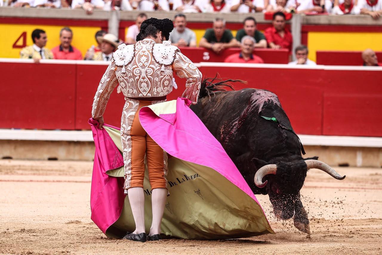La mala afición de Dios: Morante torea sin toros y Borja Jiménez no lo hace con ellos en Pamplona