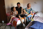 Evacuados de sus casas por el incendio de Los Gallardos: "Mi madre vivió la dana en Paiporta, yo recién operado y ahora esto"