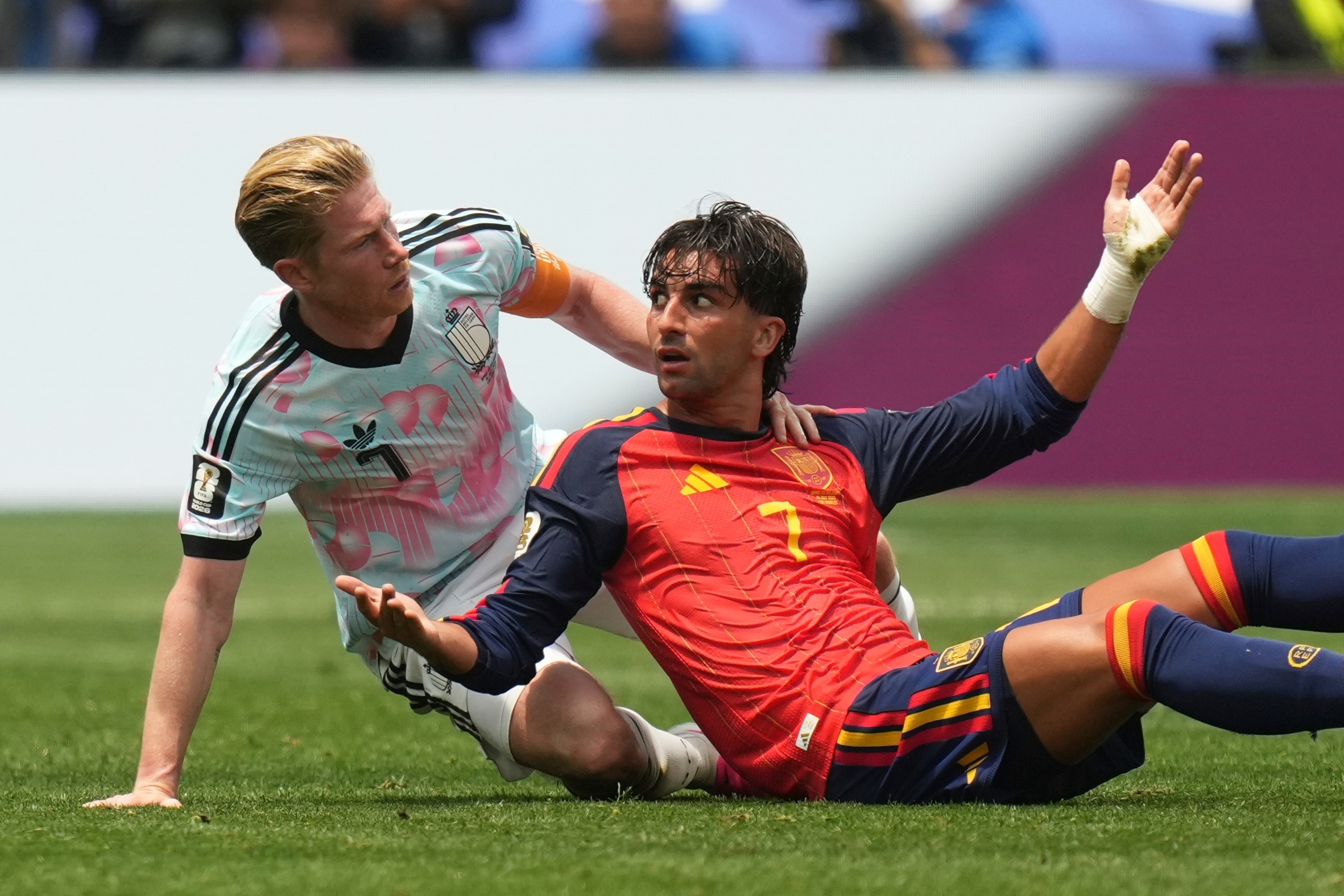 Ferran Torres, Brad Pitt y el hermanito de Yamal: quince minutos de viralidad en el Mundial