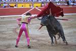 Terrible corrida de José Escolar en Pamplona: un bravo Isaac Fonseca arranca una oreja entre fieras montaraces