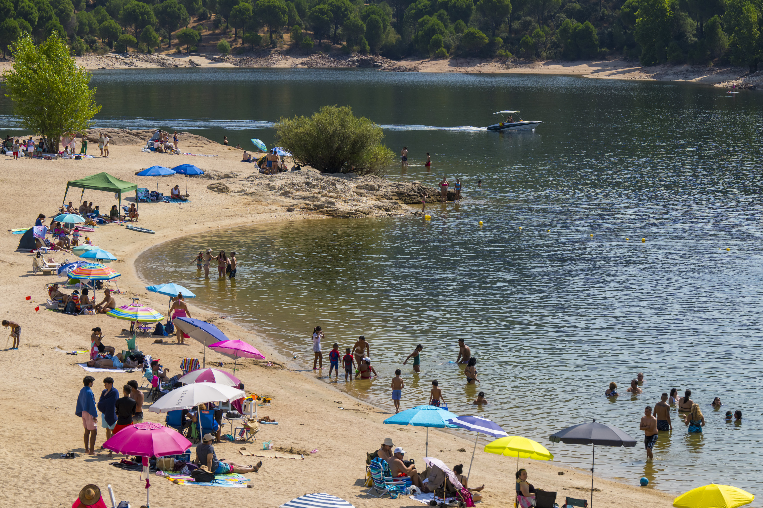 Muere ahogado un hombre de 28 años en el pantano de San Juan (Madrid)