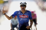 Como en la más bella de las clásicas, Van der Poel remata una explosiva etapa en Ussel