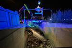 Dos heridos, uno grave, al acabar un coche incrustado en las escaleras del metro de Begoña