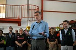 Pedro Sánchez apela a la firma de un pacto nacional frente a la emergencia climática delante de Juanma Moreno, investido gracias a Vox
