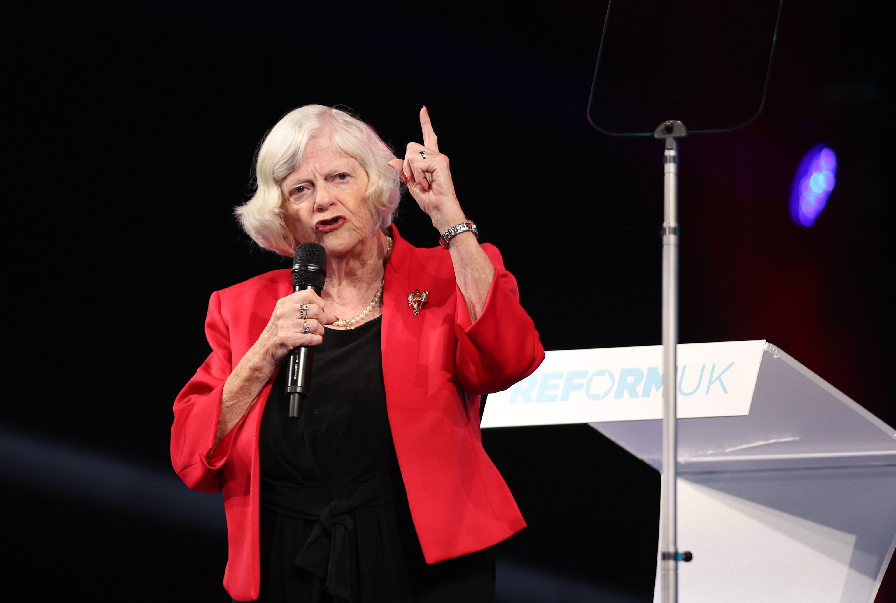 La Policía británica investiga como presunto atentado el asesinato de  Ann Widdecombe, colaboradora de Nigel Farage