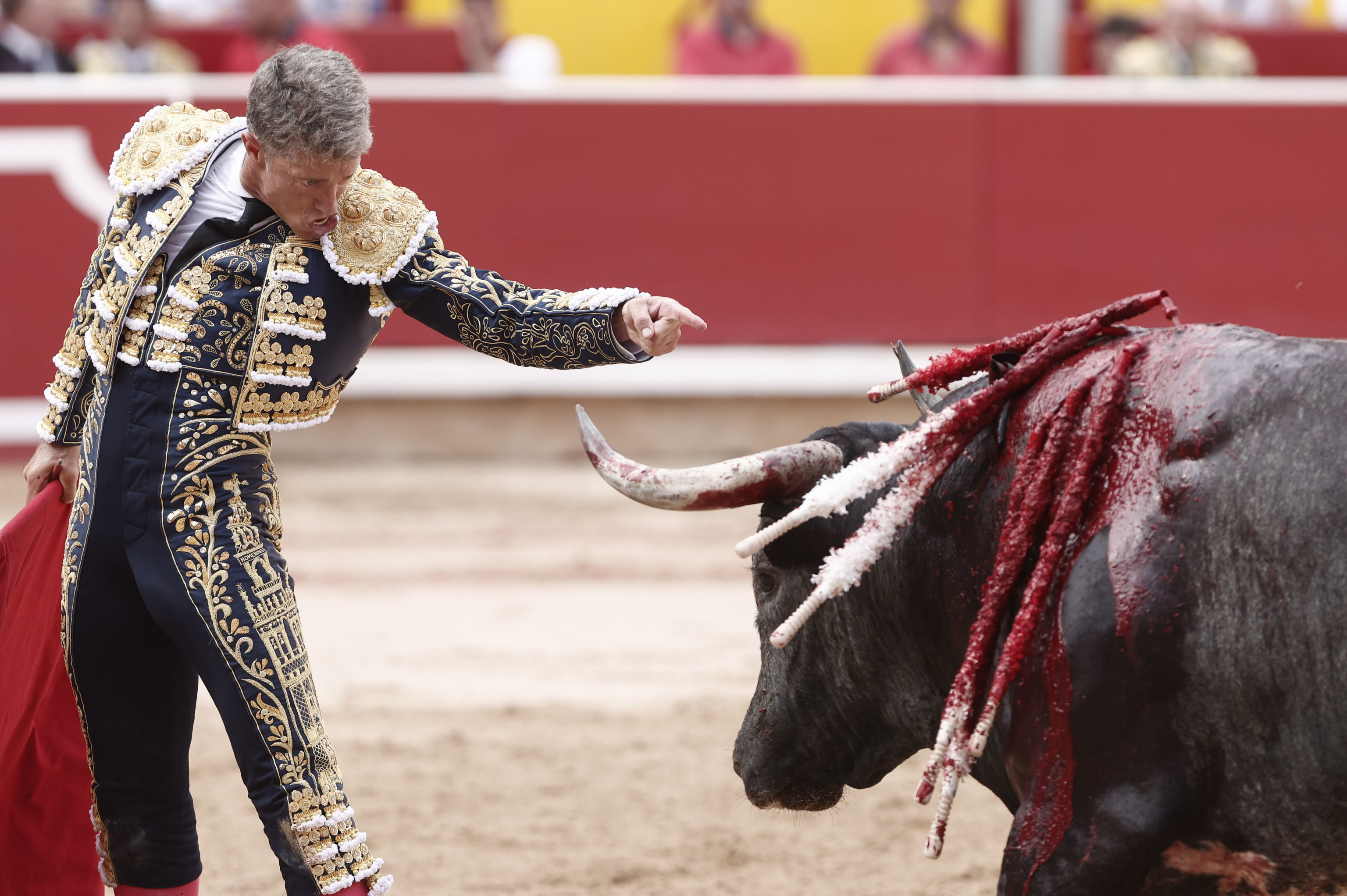 Una miurada interminable y un toro del siglo XXI en Pamplona