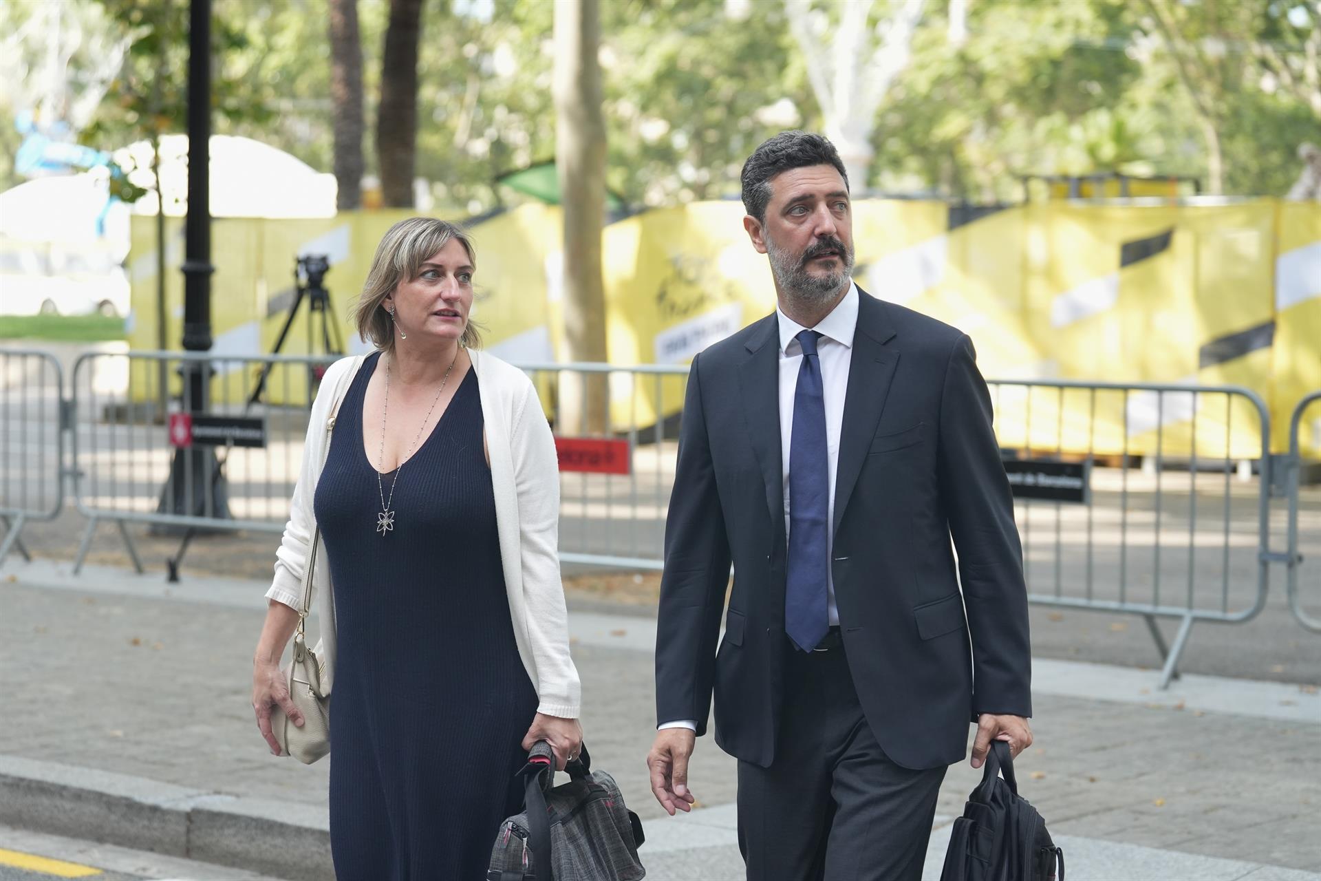 La Fiscalía retira las acusaciones de prevaricación contra Vergés, Argimon y la cúpula de Salud por el retraso en la vacunación a policías y guardias civiles
