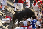 Octavo encierro de San Fermín: jandillas veloces y peligrosos que dejan dos cornadas