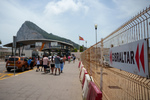 El Gobierno escenifica la demolición de la Verja de Gibraltar en un acto que marca una nueva etapa en la relación con el Peñón