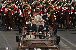 Macron pasa revista a soldados de 35 países en el desfile del "despertar estratégico" de Europa