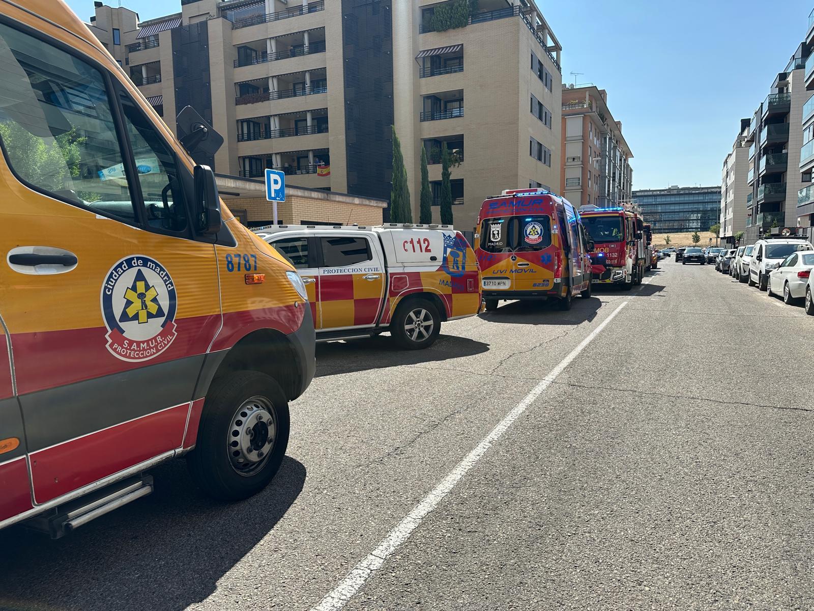 Hallan muerto con varias puñaladas a un hombre de 37 años en un piso de Las Tablas tras alertar los vecinos de un fuerte olor químico