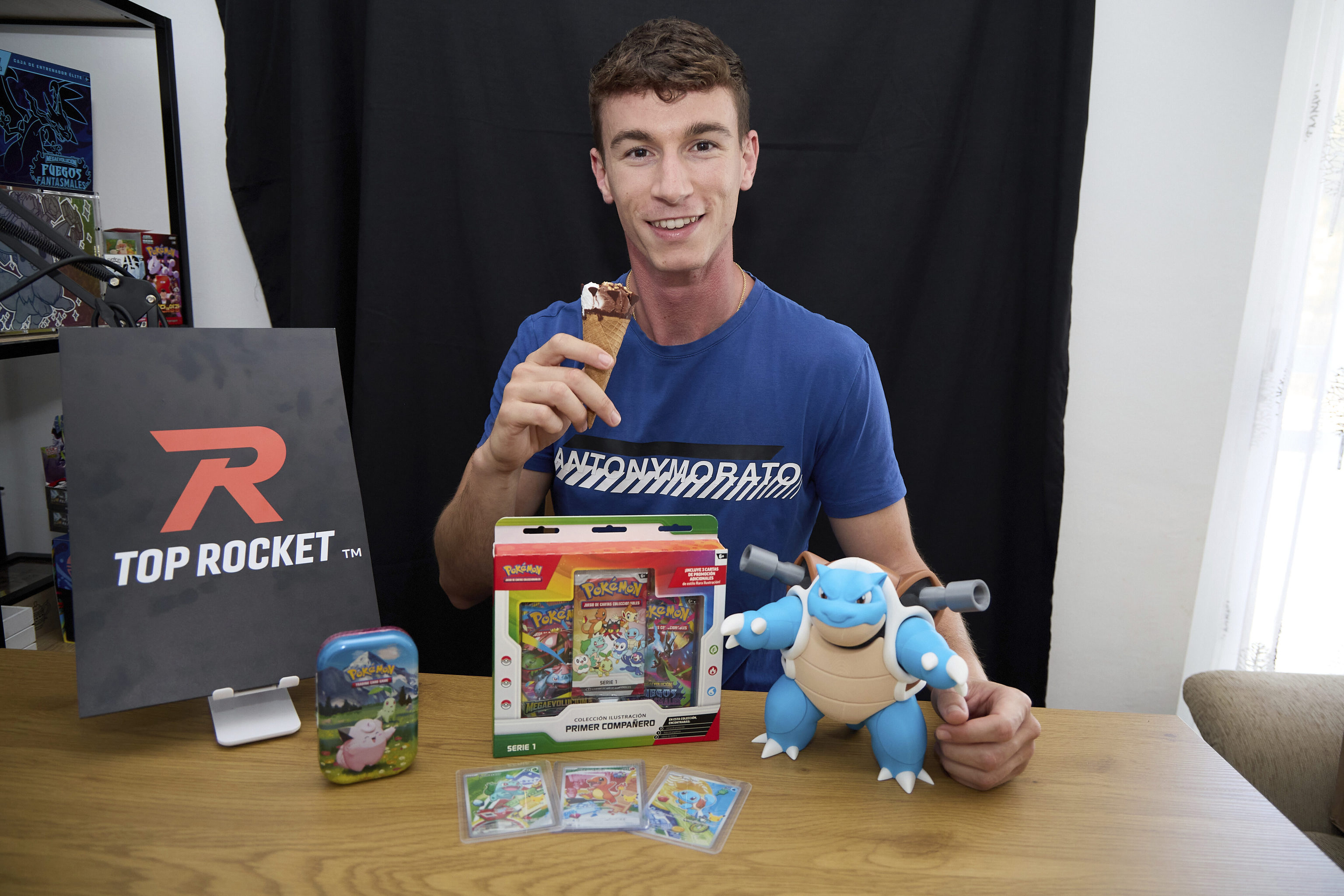 Javier Ojeda, el coleccionista que convierte sus cartas de Pokemón en una reserva de valor frente a la incertidumbre: "No gasto en otras cosas, me puedo permitir tener un hobby"