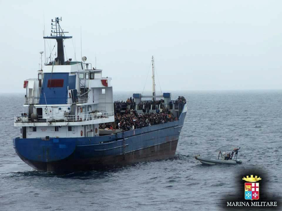 Un grupo de 50 inmigrantes desaparece en el Mediterráneo tras volcarse su embarcación