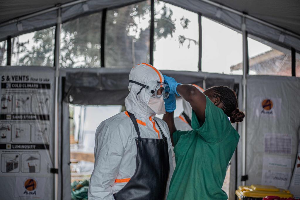 El Ébola se propaga más rápido en el Congo de lo que puede ser rastreado, dejando ya más de 700 muertos