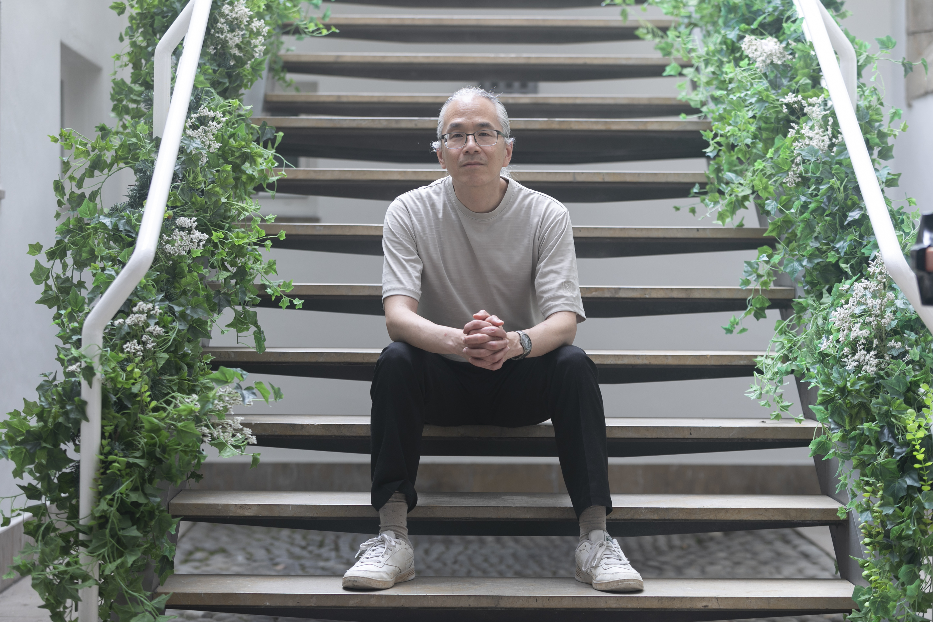 Ted Chiang, el profeta de la ciencia ficción: "Hay que dejar de ver la IA como algo tecnológico y empezar a verla como un peligro político"