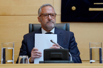 Vox evalúa a través de sus gobiernos autonómicos una "posible invasión de competencias" por la 'ley de nietos'