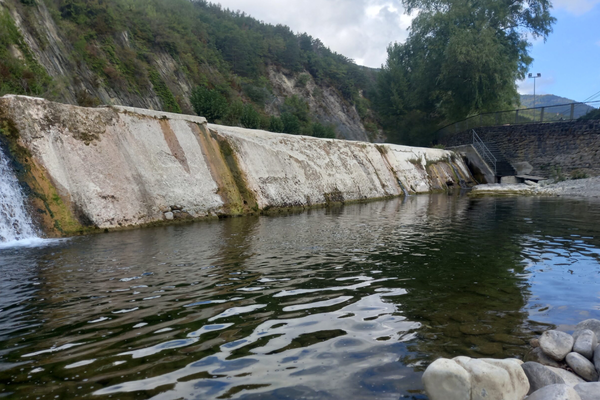 Mueren ahogados dos menores y su madre en la presa de Roncal en el río Esca (Navarra)