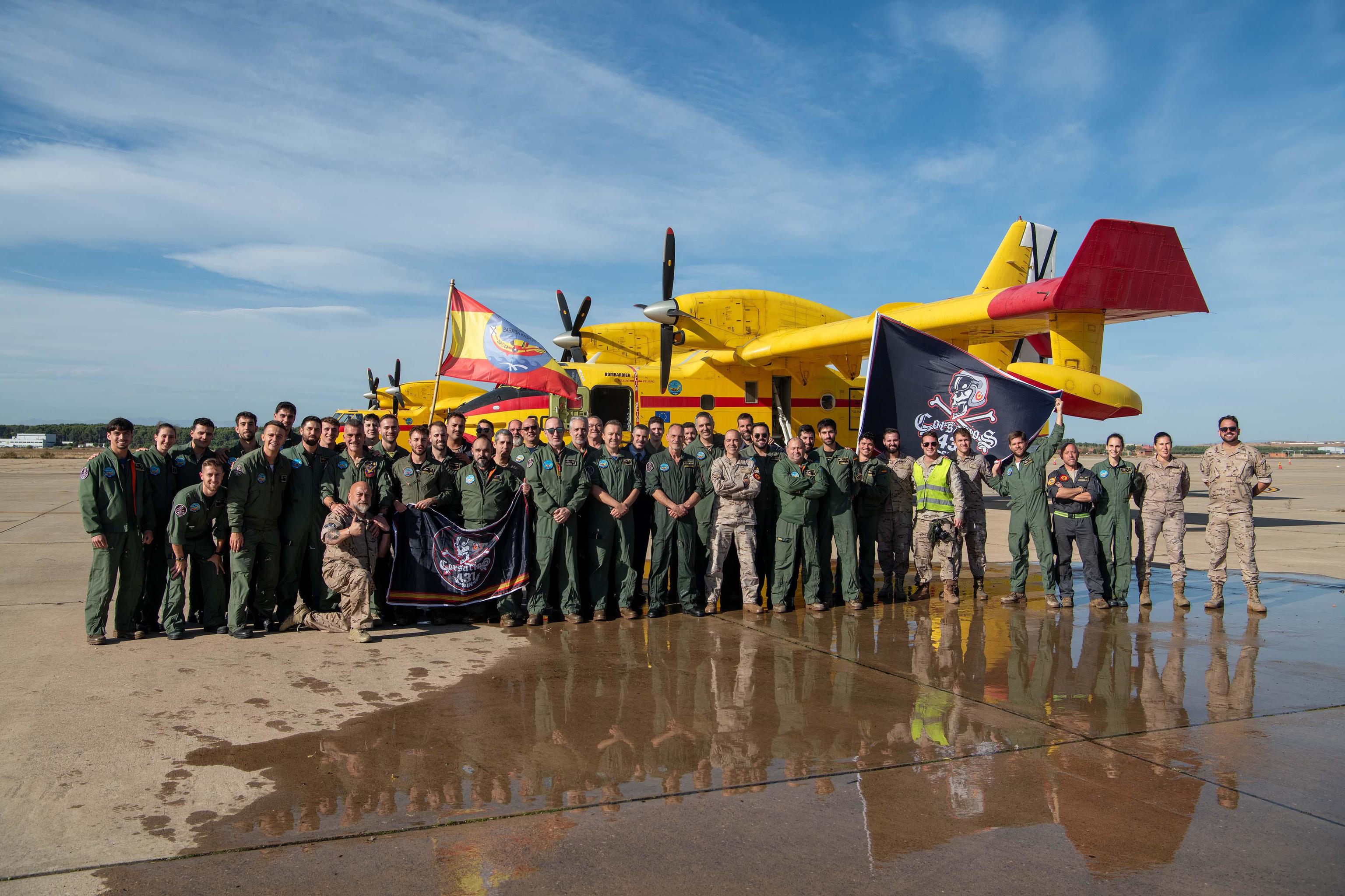 Cien toneladas en cuatro horas: así combate el fuego el Ejército del Aire