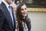 Viernes de audiencias en Zarzuela: la Reina Letizia estrena un vestido de marca española y Leonor y Sofía aparecen por sorpresa conjuntadas en rosa