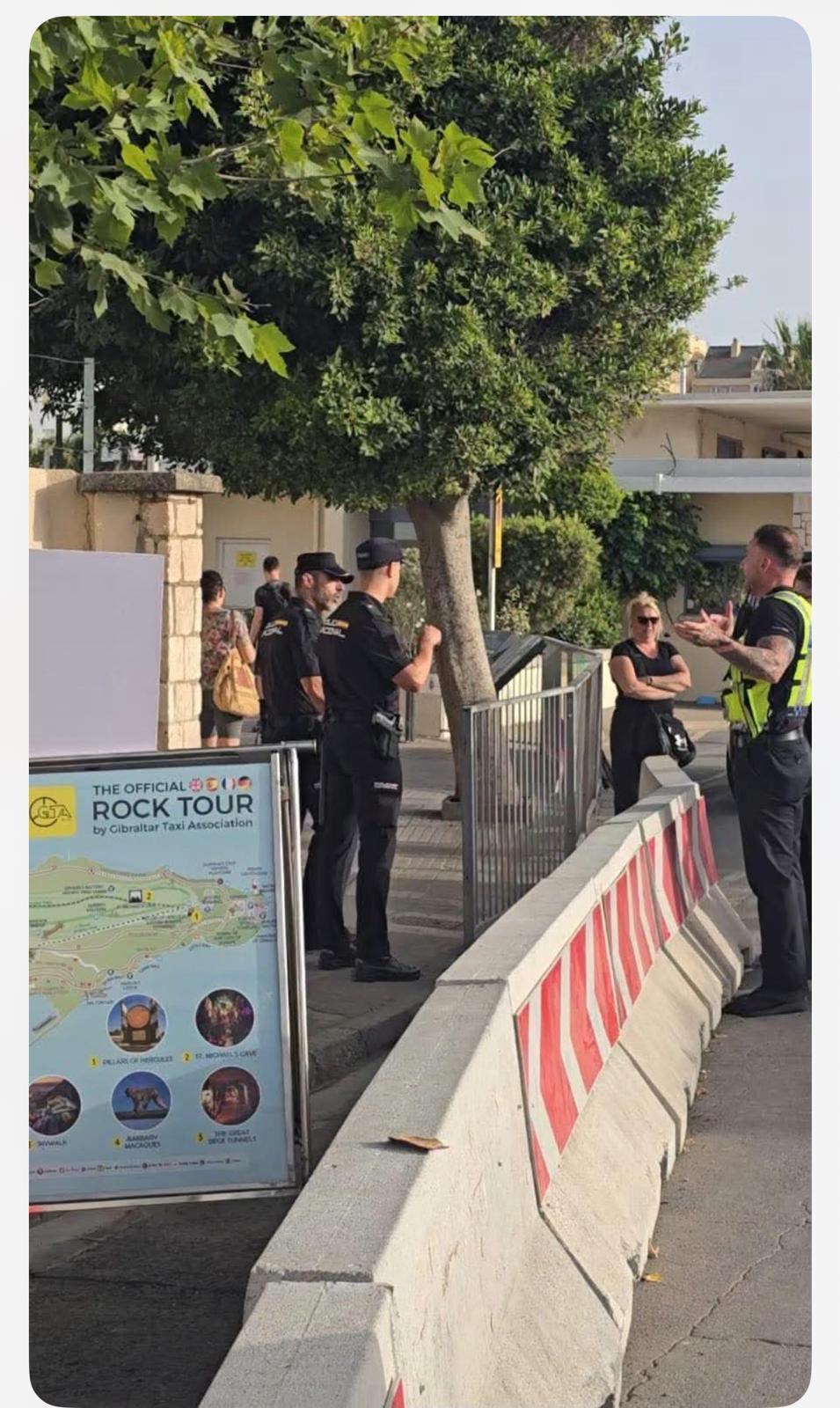 La nueva situación de la frontera de Gibraltar provoca confusión general que afecta a taxistas y agentes de la Policía Nacional