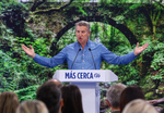 Feijóo invoca una España "que se parezca más a su selección" y moviliza a sus alcaldes contra "el saqueo del PSOE"