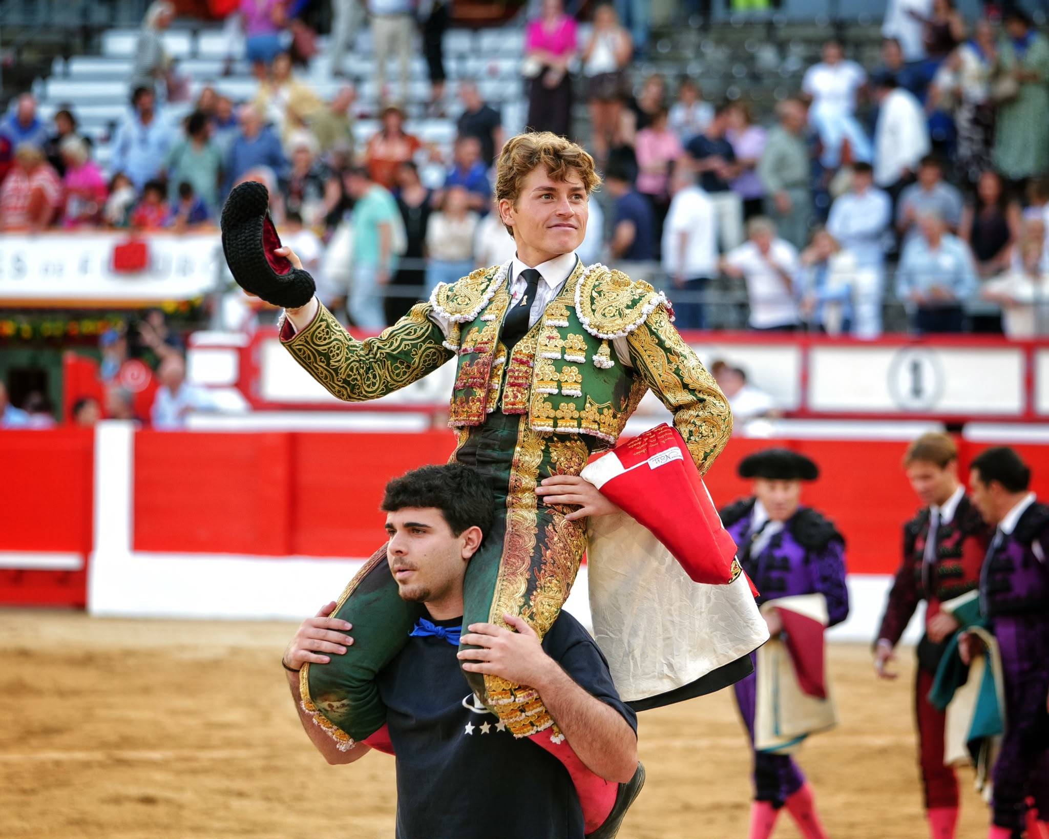 La disposición de Álvaro Serrano rinde una bruta novillada de Montealto y la puerta grande en Santander